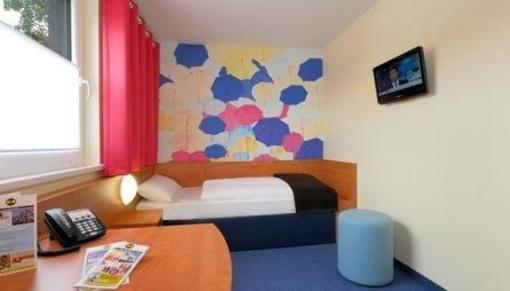 фото отеля B&B Hotel Regensburg