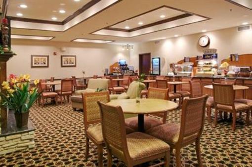 фото отеля Holiday Inn Express Hotel & Suites Center