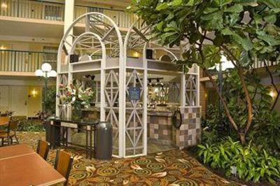 фото отеля Embassy Suites Hotel Cleveland - Shaker Heights / Beachwood