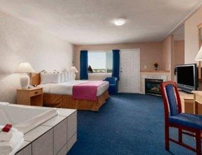 фото отеля Ramada Limited Hotel 100 Mile House