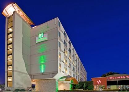 фото отеля Holiday Inn Manhattan at The Campus