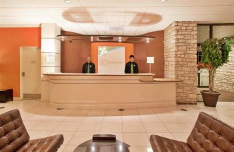 фото отеля Holiday Inn Manhattan at The Campus