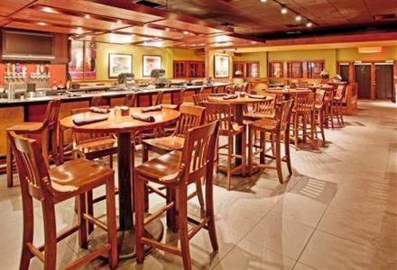 фото отеля Holiday Inn Manhattan at The Campus