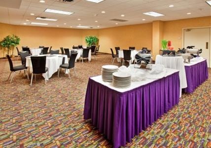 фото отеля Holiday Inn Manhattan at The Campus