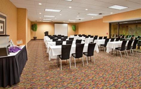 фото отеля Holiday Inn Manhattan at The Campus