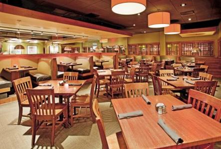фото отеля Holiday Inn Manhattan at The Campus
