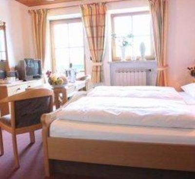 фото отеля Hotel Mowe am Chiemsee