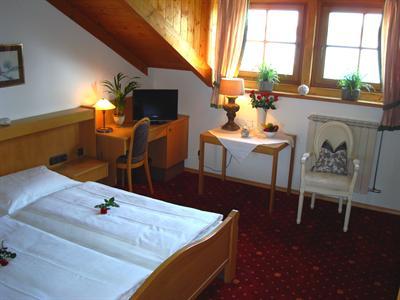 фото отеля Hotel Mowe am Chiemsee