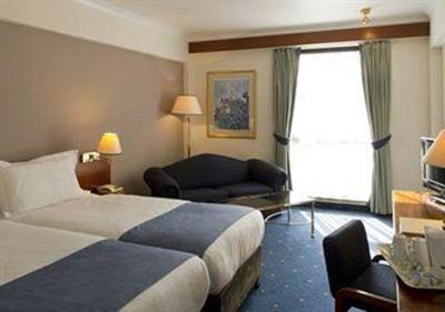 фото отеля Croydon Park Hotel London