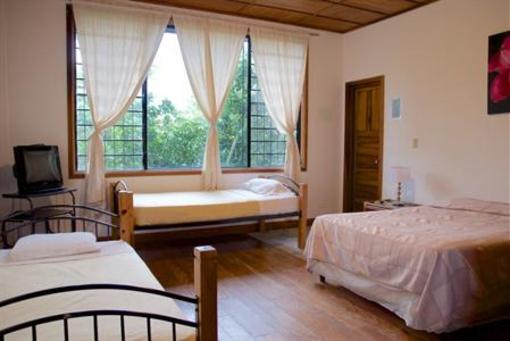 фото отеля Hostal Refugio del Rio
