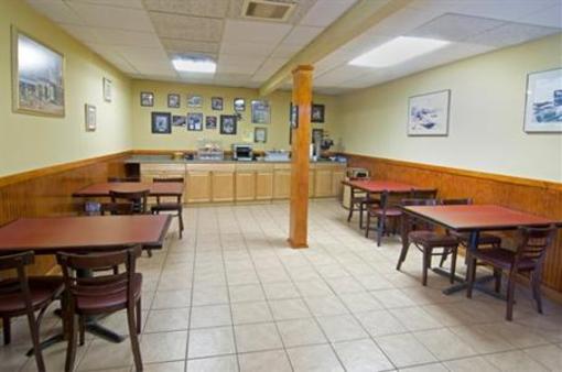 фото отеля Americas Best Value Inn Foxborough