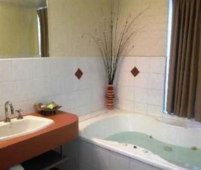 фото отеля BEST WESTERN Warby Lodge Motor Inn