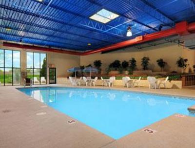 фото отеля Ramada Inn Airport Milwaukee