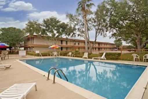 фото отеля Americas Best Value Inn & Suites Victoria