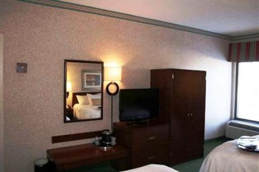 фото отеля Hampton Inn Sandusky Milan