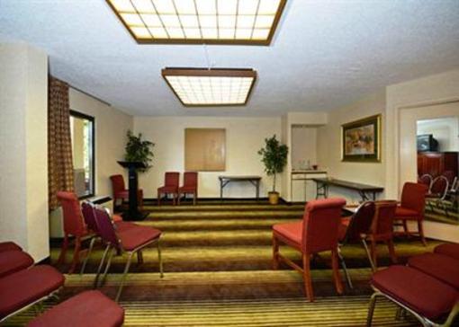 фото отеля Quality Inn University Winston Salem