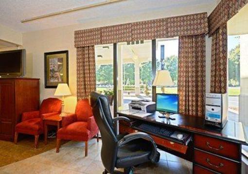 фото отеля Quality Inn University Winston Salem