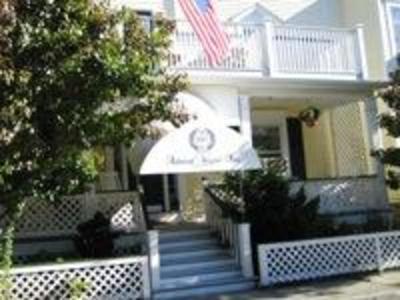 фото отеля Admiral Weaver Inn Newport