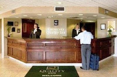 фото отеля University Quality Inn