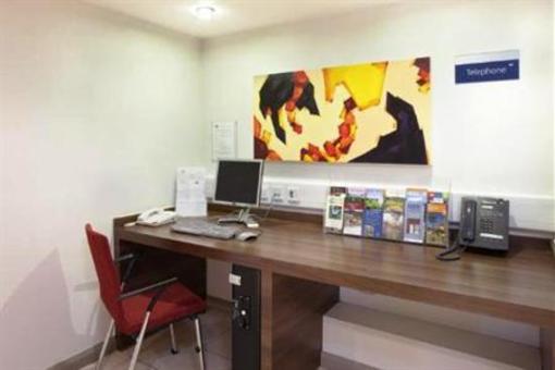 фото отеля Holiday Inn Express Warwick Stratford Upon Avon