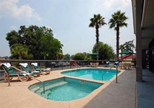 фото отеля American Inn at Fort Stewart