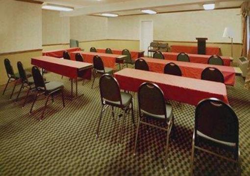 фото отеля American Inn at Fort Stewart