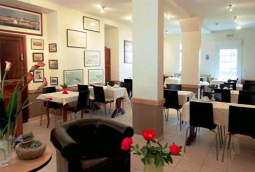 фото отеля Hotel Restaurant De La Porte Saint-Pierre