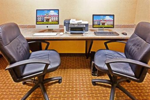 фото отеля Holiday Inn Express Hotel & Suites Magee
