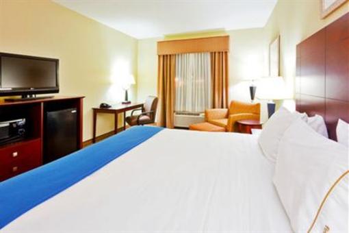 фото отеля Holiday Inn Express Hotel & Suites Magee