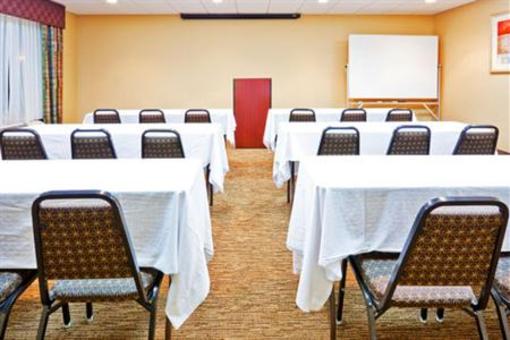 фото отеля Holiday Inn Express Hotel & Suites Magee