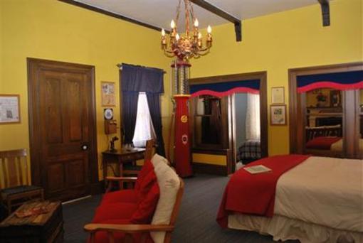 фото отеля Seven Wives Inn