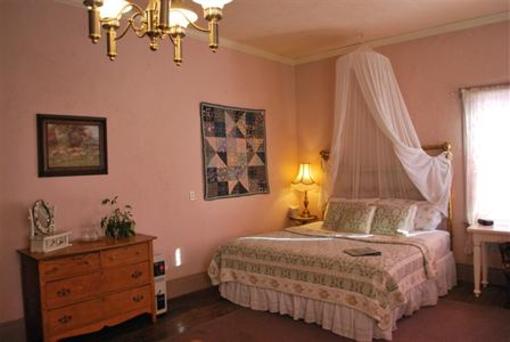 фото отеля Seven Wives Inn