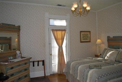фото отеля Seven Wives Inn