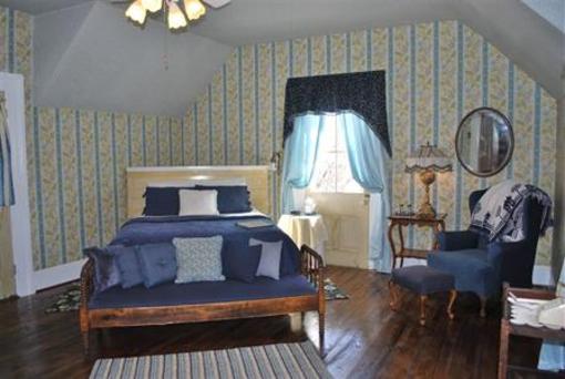 фото отеля Seven Wives Inn