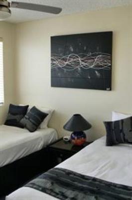 фото отеля Seafarer Chase Holiday Apartments Caloundra