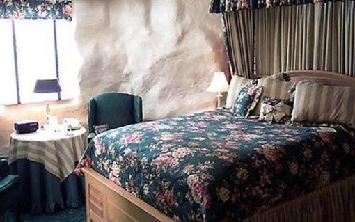 фото отеля Campbell House, A City Inn