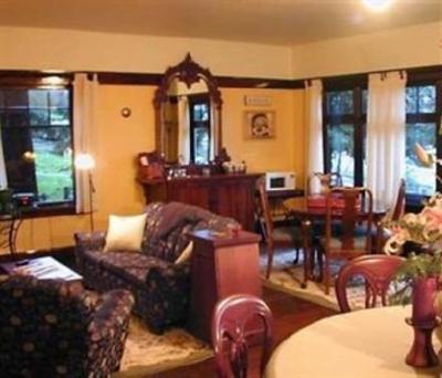 фото отеля Campbell House, A City Inn