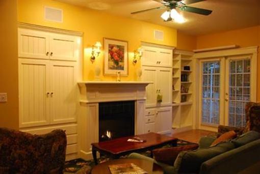 фото отеля Campbell House, A City Inn