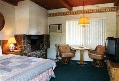 фото отеля Sierra Lodge Three Rivers (California)