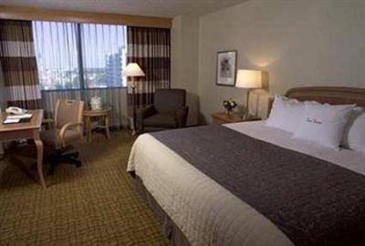 фото отеля Doubletree Hotel Tulsa-Downtown