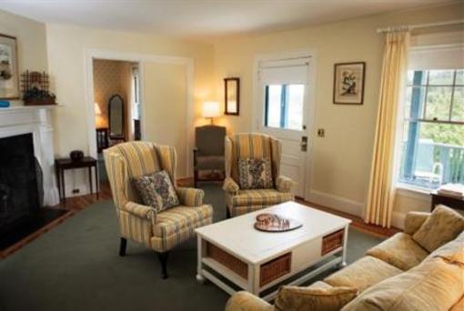фото отеля Asticou Inn