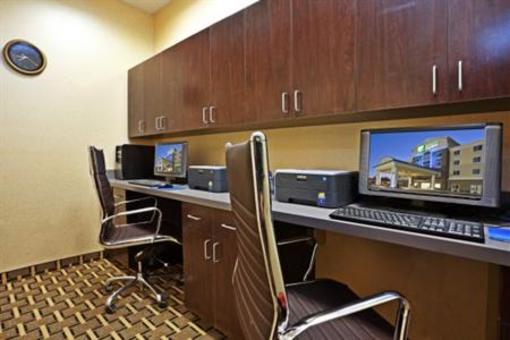 фото отеля Holiday Inn Express Hotel & Suites Statesville