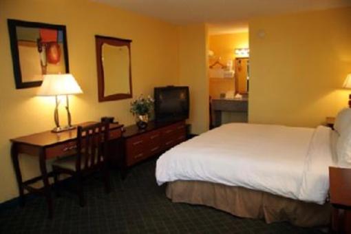 фото отеля Holiday Park Hotels & Suites Deerfield Beach