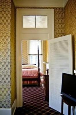 фото отеля Nine-O-Five Royal Hotel