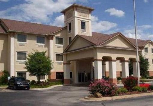 фото отеля Holiday Inn Express Hotel & Suites Airport Oklahoma City