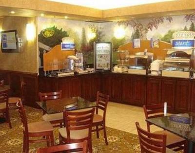 фото отеля Holiday Inn Express Hotel & Suites Airport Oklahoma City