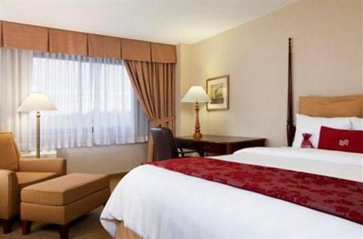 фото отеля Crowne Plaza White Plains Downtown