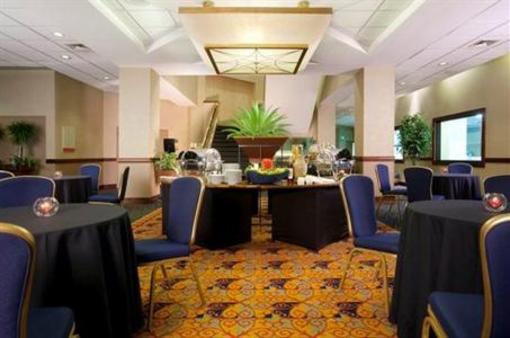 фото отеля Crowne Plaza White Plains Downtown