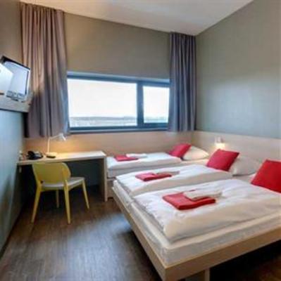 фото отеля Meininger Hotel Berlin Airport