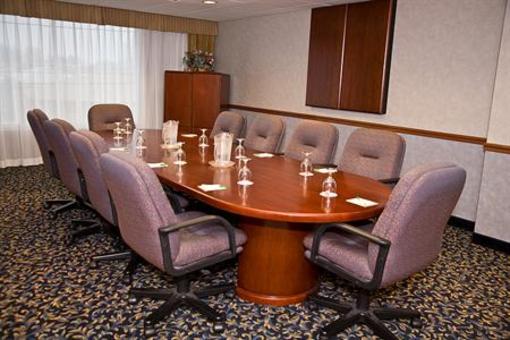 фото отеля Holiday Inn Cleveland Airport